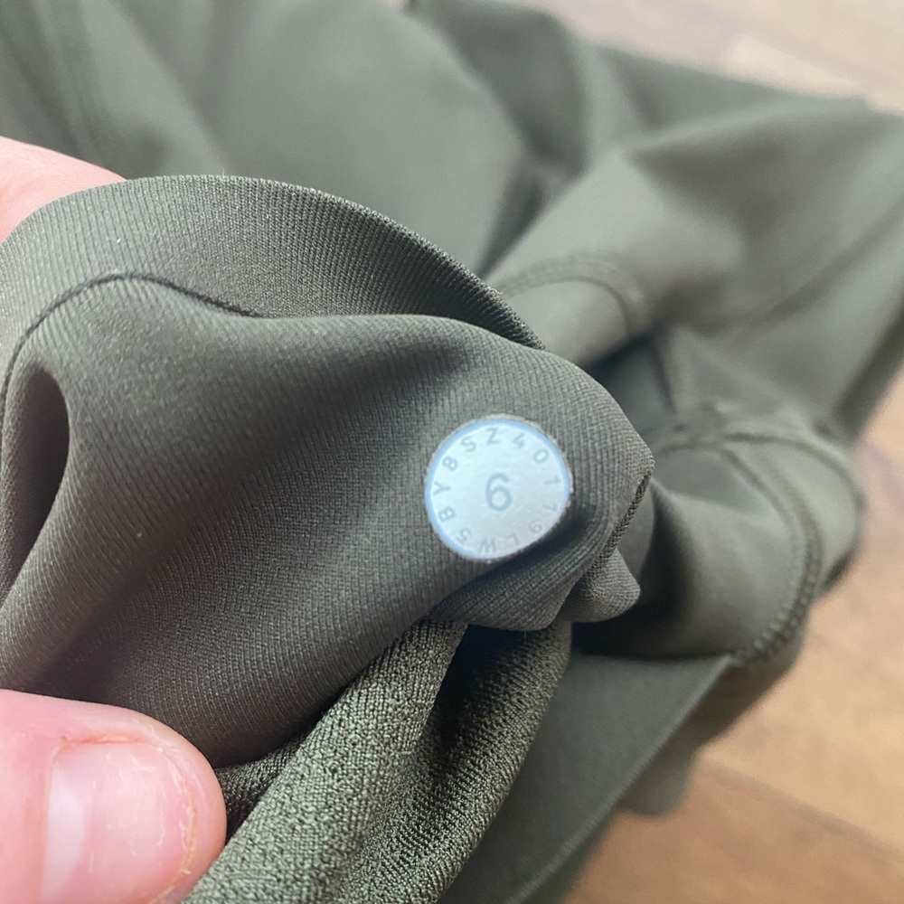Time to sweat 28” lululemon leggings - Picture 4 of 6